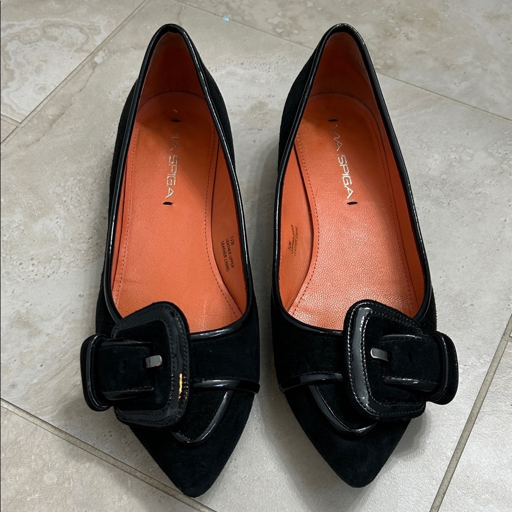 AEROSOLES Black Flats with Buckle Detail
